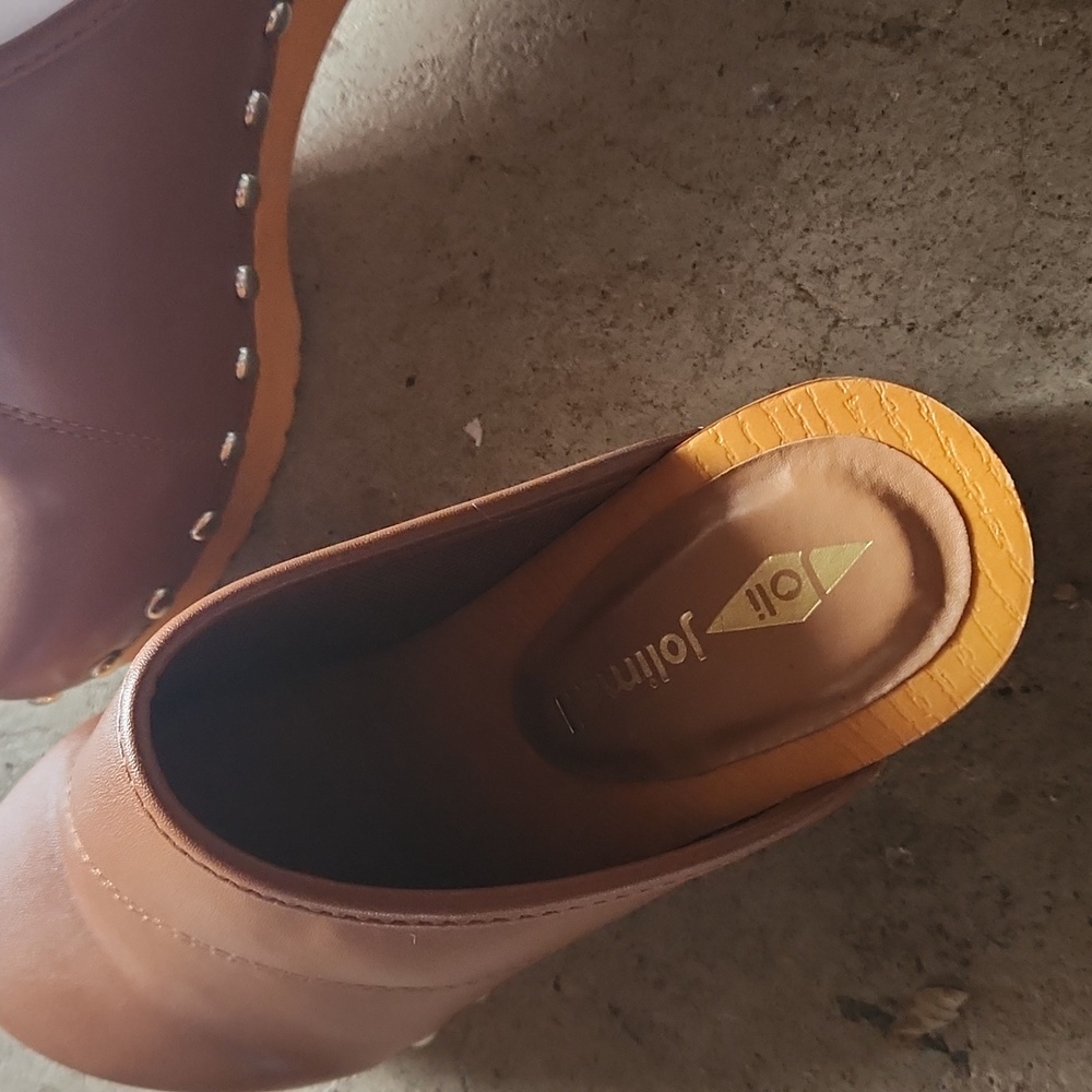 Clogs - Picture 2 of 3